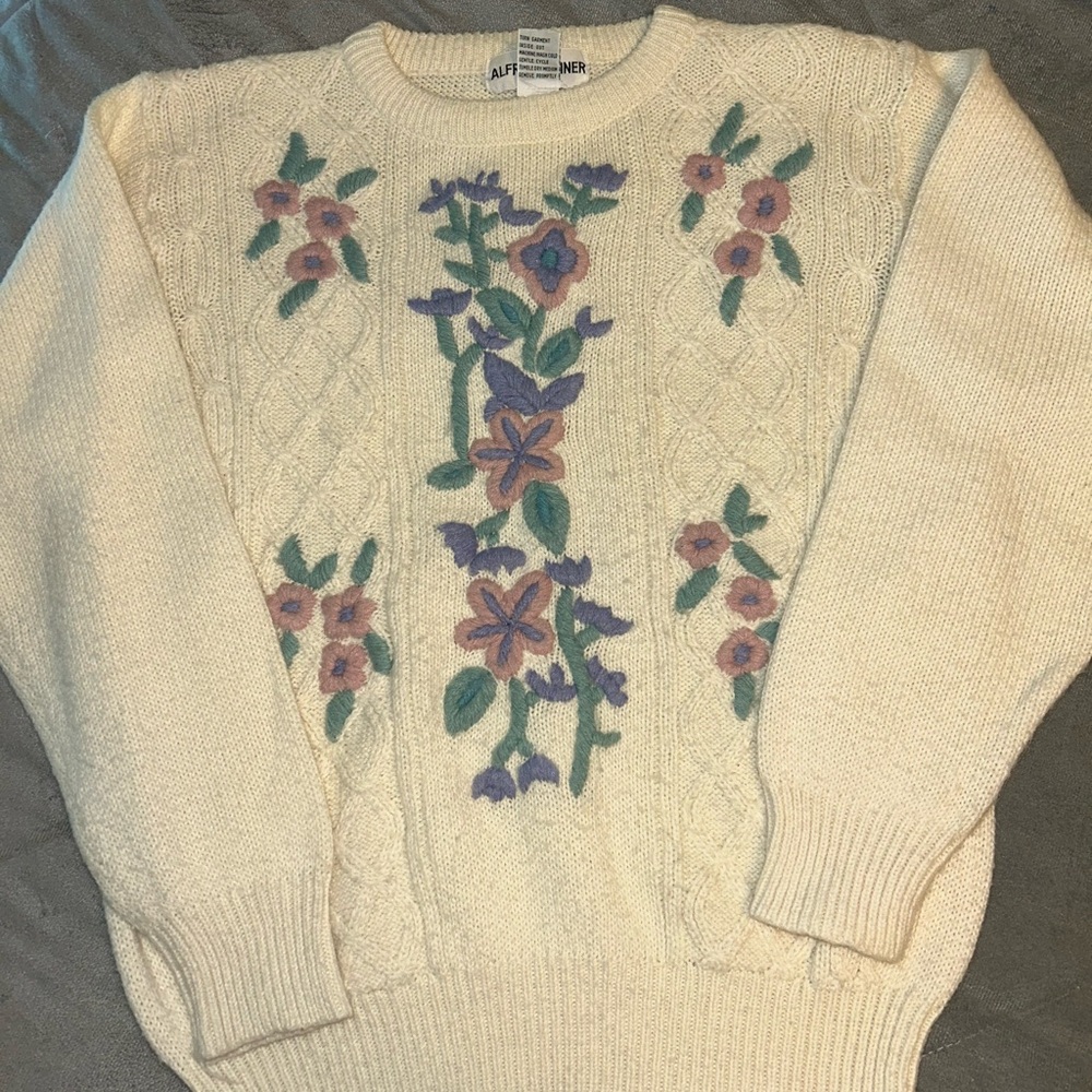 Vintage Alfred Dunner Cream Sweater with Floral Design